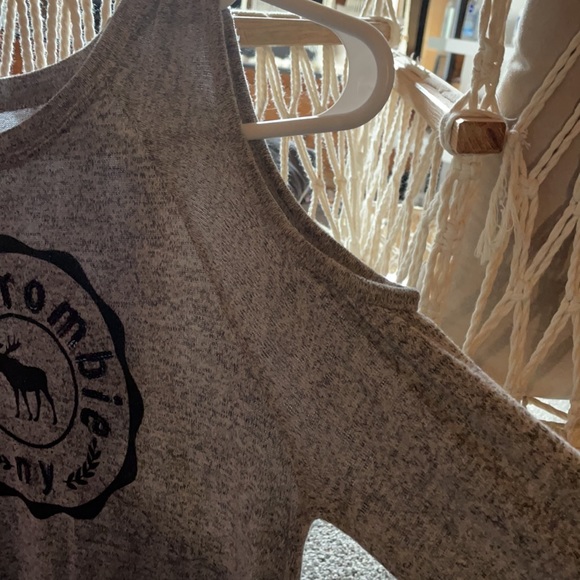 Abercrombie knot long sleeve - Picture 2 of 3